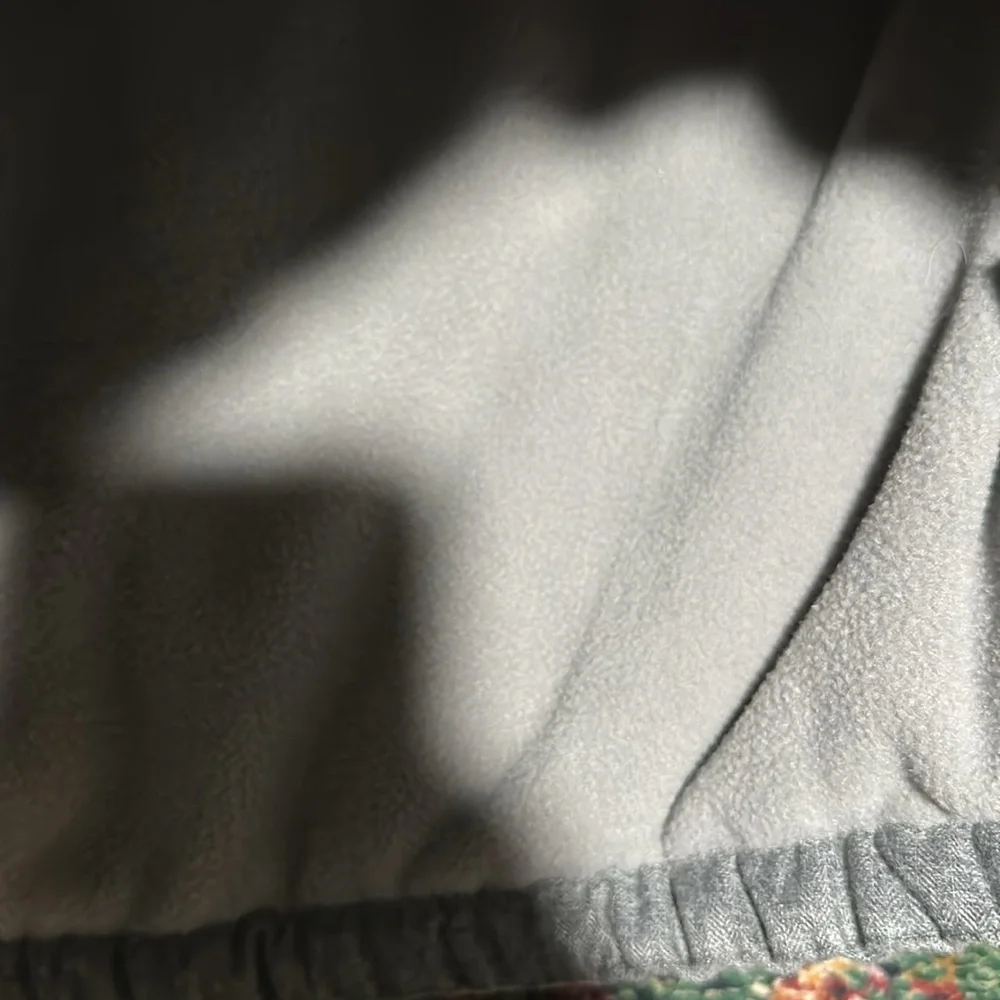 Old Navy Gray Puffer Vest - Picture 5 of 5